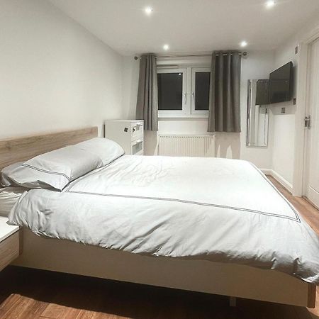Spacious Private Room In Vibrant South London ืทอร์นตันเฮลท์ ภายนอก รูปภาพ